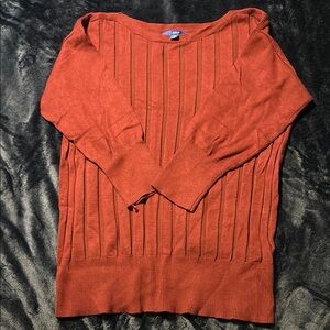 Apt. 9 burgundy Crew Neck Sweater with 3/4 Sleeves and Ribbed Texture